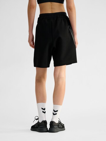 Regular Pantalon 'Tech Fleece' Hummel en noir