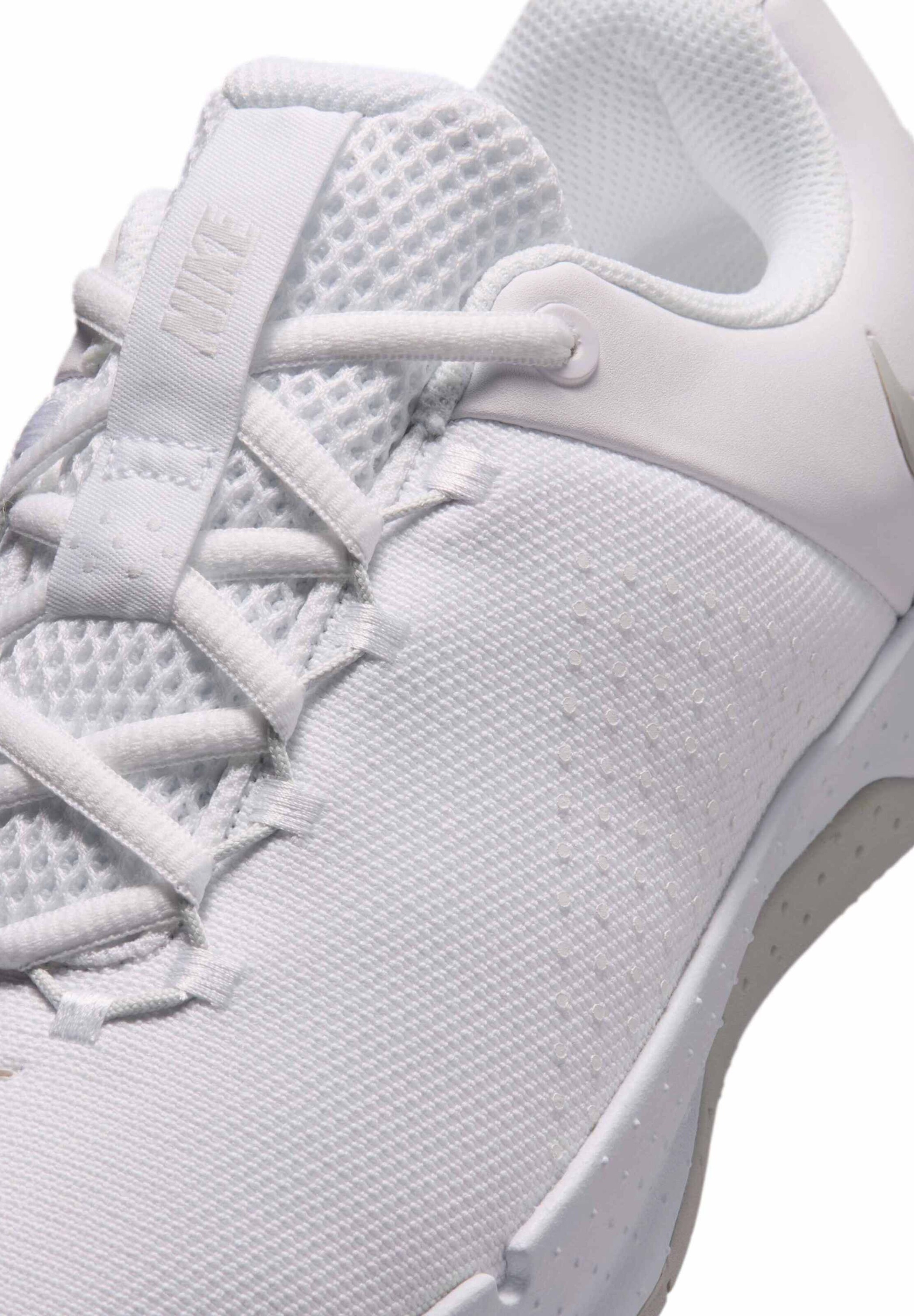 Chaussure de sport 'MC Trainer 4' NIKE en blanc