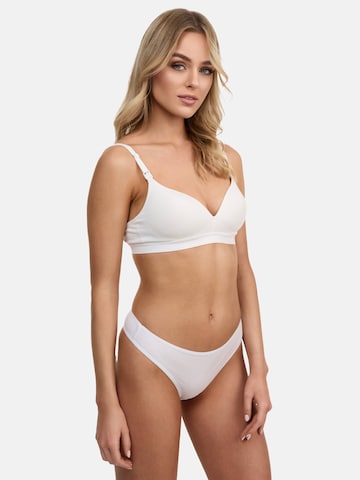 String 'F933' di Tazzio in bianco