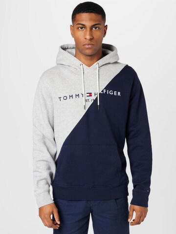 Tommy Jeans كنزة رياضية بلون رمادي: الأمام