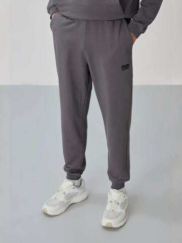 Tommy Life Tracksuit in Grey