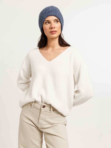 LOEVENICH Beanie in Blue: front