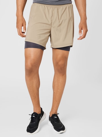 Newline Regular Sportshorts in Grün: predná strana