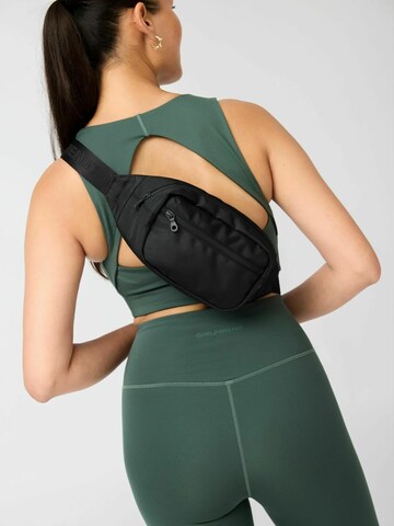 Girlfriend Collective Bag ' Belt Bag ' in Schwarz