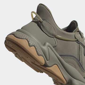 ADIDAS ORIGINALS - Sapatilhas baixas 'Ozweego' em verde