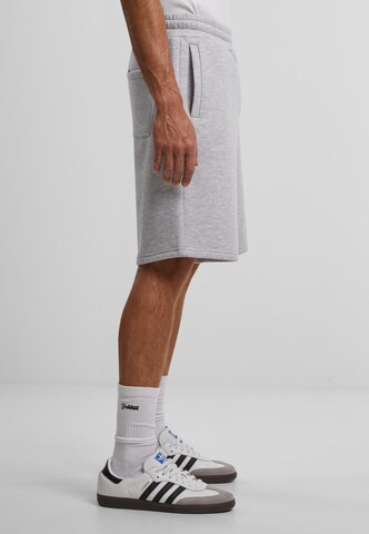 regular Pantaloni di Prohibited in grigio