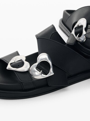 Desigual Šľapky - Čierna