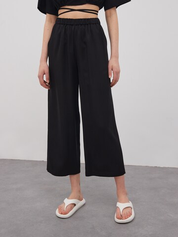 Wide Leg Pantalon 'Nona' EDITED en noir : devant