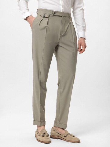 Antioch Regular Trousers with creases in Green