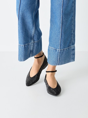 Ballerines à lanières Tamaris en noir
