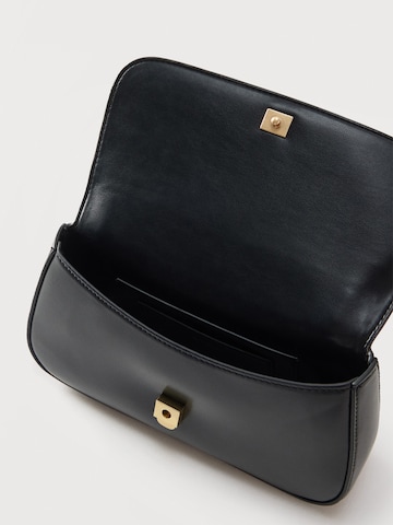 Calvin Klein Olkalaukku värissä musta