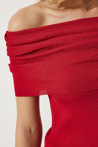 Happiness İstanbul Тениска в червено