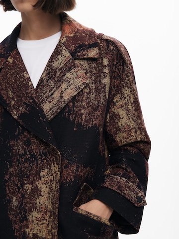 Cappotto invernale 'by Mr. Christian Lacroix' di Desigual in marrone