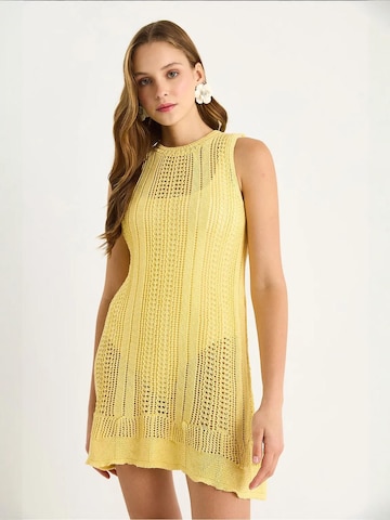 Abito da spiaggia di Bianco Lucci in giallo