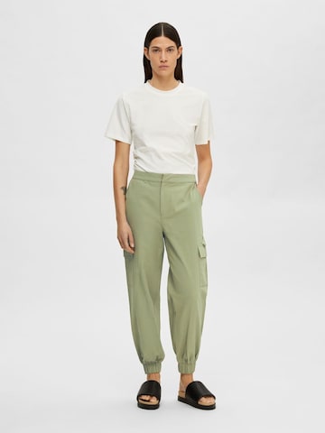 Effilé Pantalon cargo 'Cille' SELECTED FEMME en vert