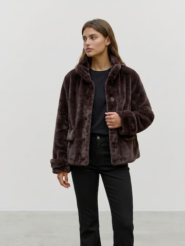 Geacă de primăvară-toamnă de la VERO MODA pe maro: față