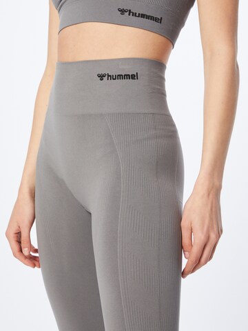 Skinny Pantalon de sport Hummel en gris