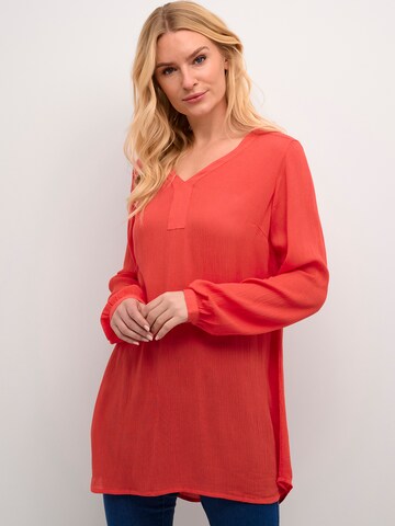 KAFFE CURVE Tunic 'Amber' in Red: front