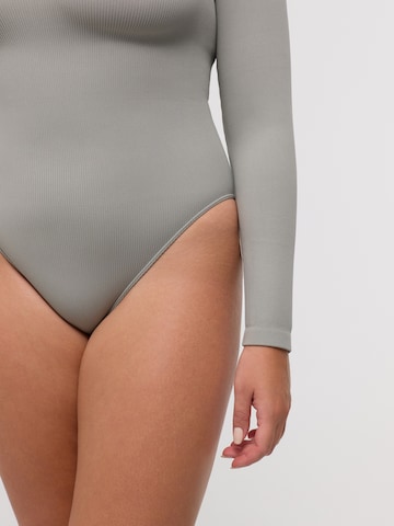 cfab Body 'Ribbed Longsleeve Sculpting Bodysuit with Slip' in Grijs