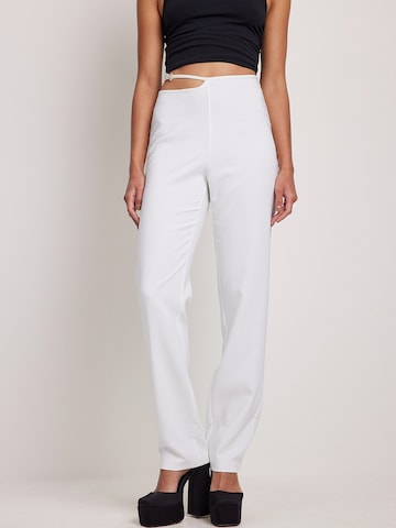 NA-KD Regular Pants in White: front
