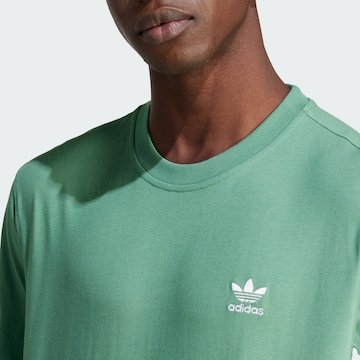 ADIDAS ORIGINALS - Camiseta 'Trefoil Essentials' en verde