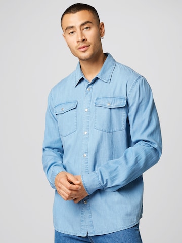 ABOUT YOU x Kevin Trapp جينز مضبوط قميص 'Hagen' بلون أزرق: الأمام