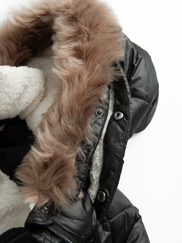 Cool Club Pitkä takki värissä musta