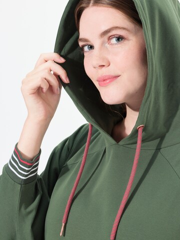 Ulla Popken Oversizeshirt in Grün