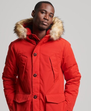 Coupe regular Parka d’hiver 'Everest' Superdry en rouge : devant