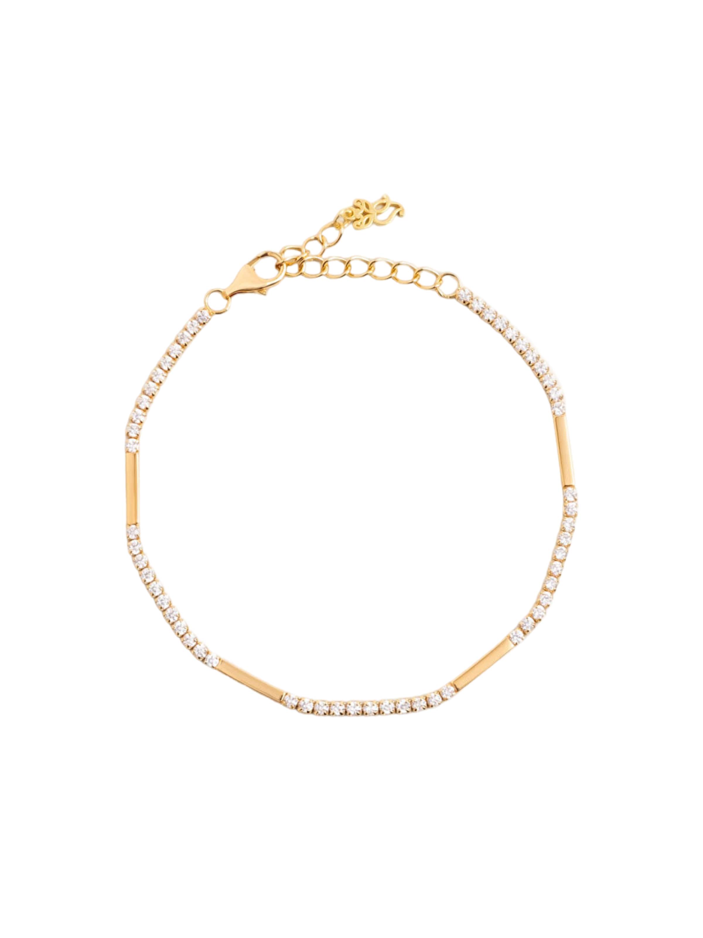 So Chic Bracelet in Gold: front