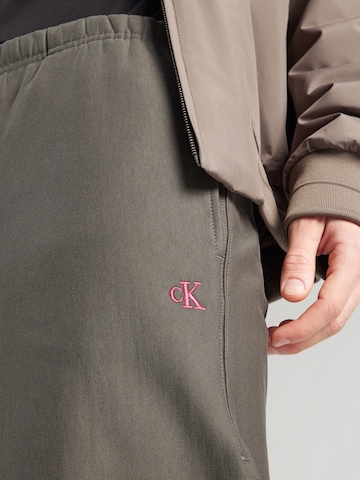 Calvin Klein Jeans Loosefit Nadrág - szürke