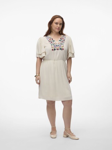 Vero Moda Curve Blusekjole 'SINA' i hvid
