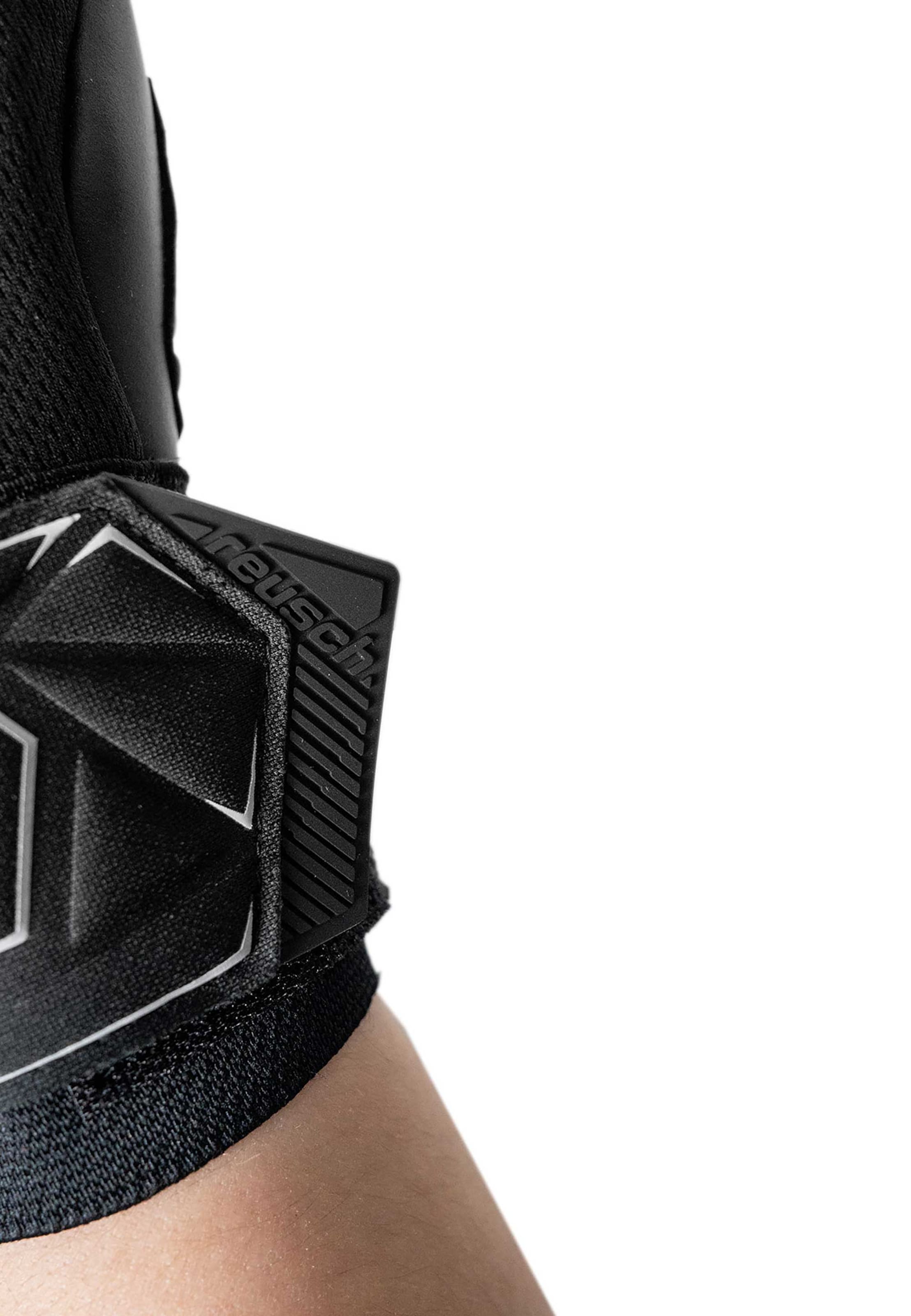 REUSCH Sports gloves 'Attrakt Freegel Infinity Finger Support' in Black