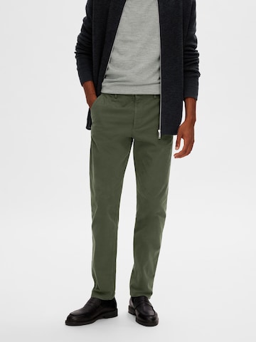SELECTED HOMME Slim fit Chino Pants in Green: front