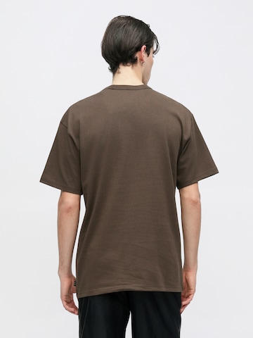Nike Sportswear T-Shirt 'PREM ESS' in Braun
