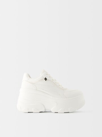 Sneaker bassa di Bershka in bianco