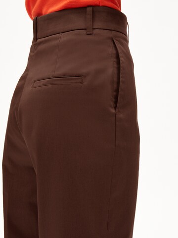 ARMEDANGELS Regular Pleat-Front Pants 'WARMAAR' in Brown