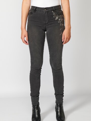 KOROSHI Skinny Jeans in Black: front