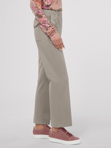 MADELEINE Regular Hose in Grau