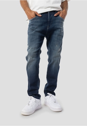 Regular Jean 'Fredo' Elias Rumelis en bleu