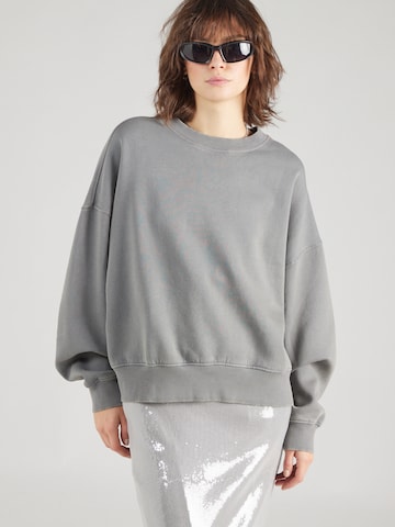 WEEKDAYSweater majica - siva boja: prednji dio