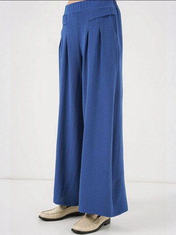 Wide leg Pantaloni con pieghe di Bigdart in blu
