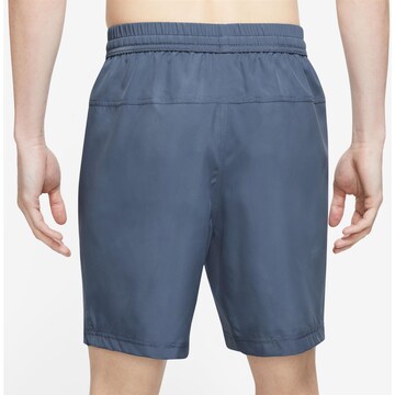NIKE Regular Sportshorts in Blau