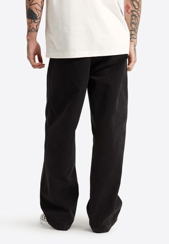 VANS Lużny krój Chinosy 'Authentic' w kolorze czarny