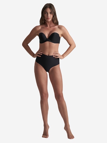 Slip scultant 'Low Back Mid Waist Thong' Bye Bra en noir