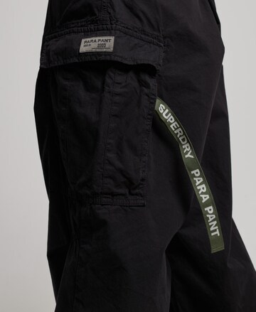 Superdry Wide Leg Cargohose in Schwarz