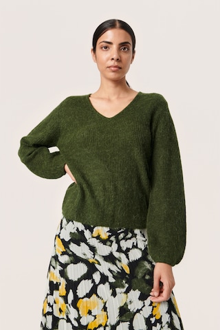 SOAKED IN LUXURY Sweter 'Tuesday' w kolorze zielony: przód