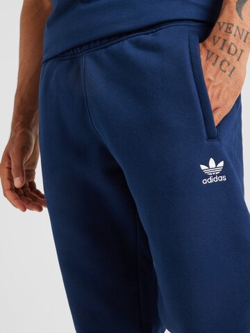 ADIDAS ORIGINALS Alt kitsenev Püksid 'Trefoil Essential', värv sinine