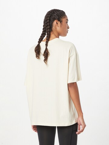 new balance قميص كبير الحجم 'Essentials' بلون أبيض