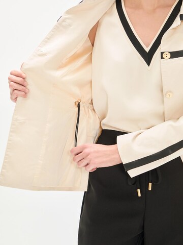 Blazer Lola Casademunt en beige